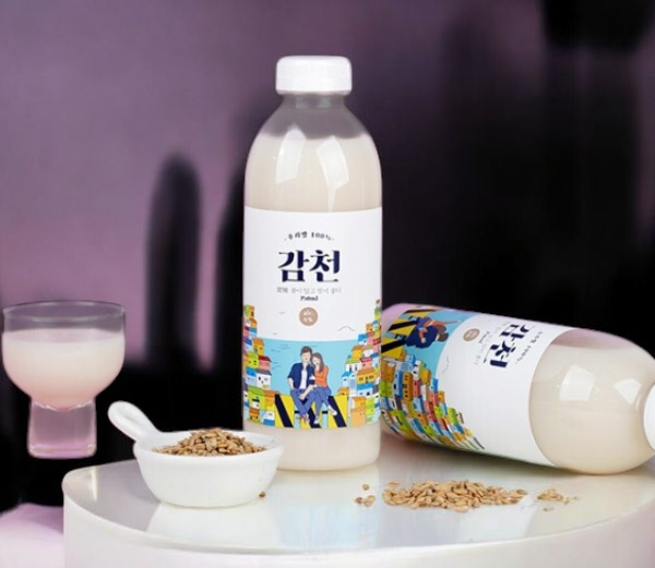 골목 끝, 하늘빛 마을에서 한 잔